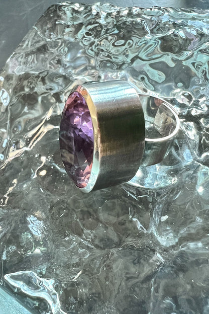 Mini Oval Colossus Ring in Pink Azalea (Silver)