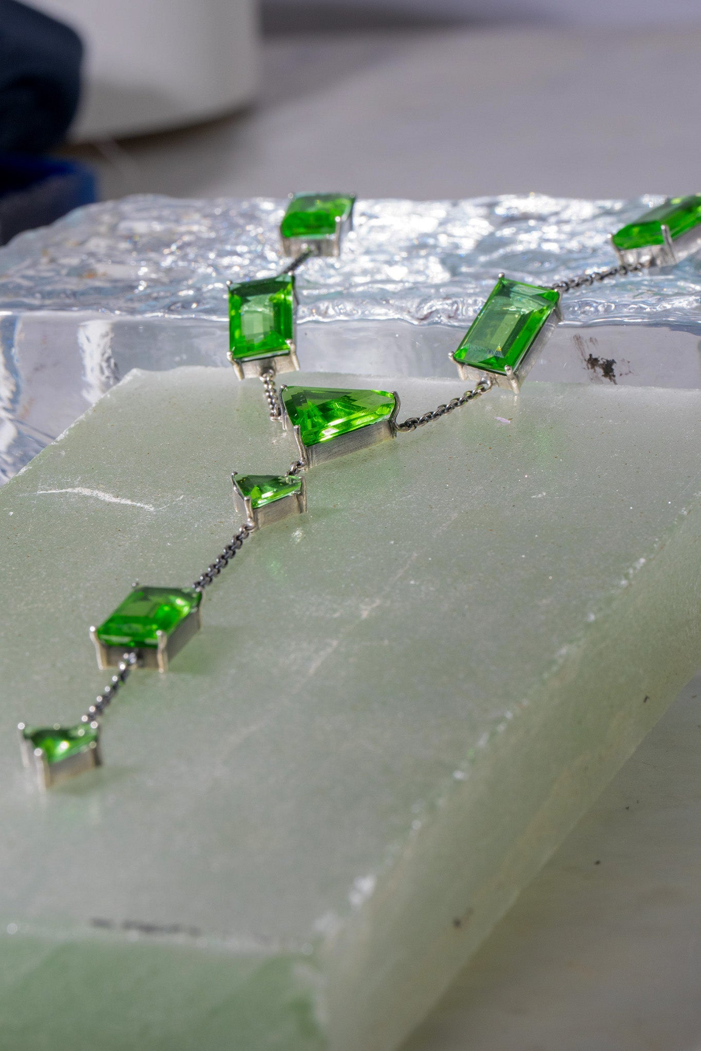 Slink Y-Chain in Green Envy (Silver)